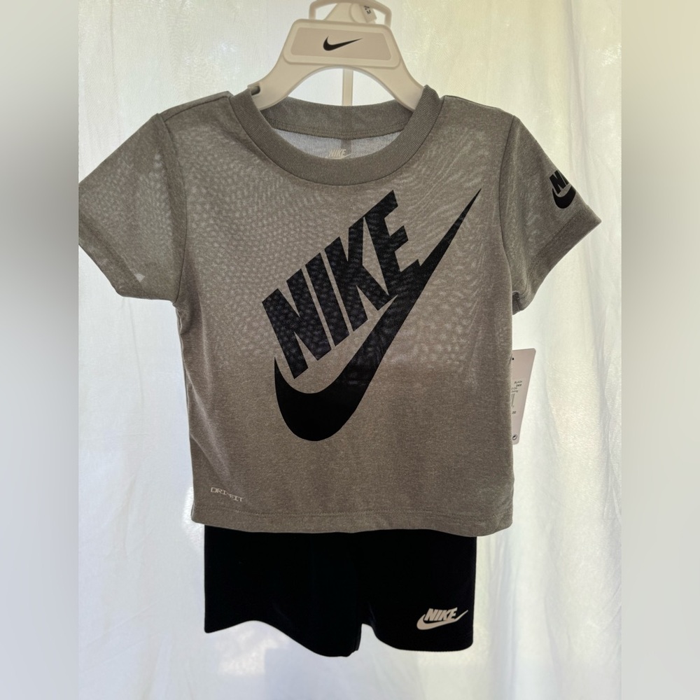 Boys Nike outfit T-shirt with shorts. Size 24 months. NWT